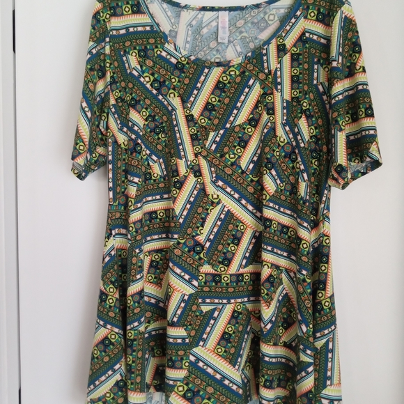 LuLaRoe Perfect T - Picture 1 of 2